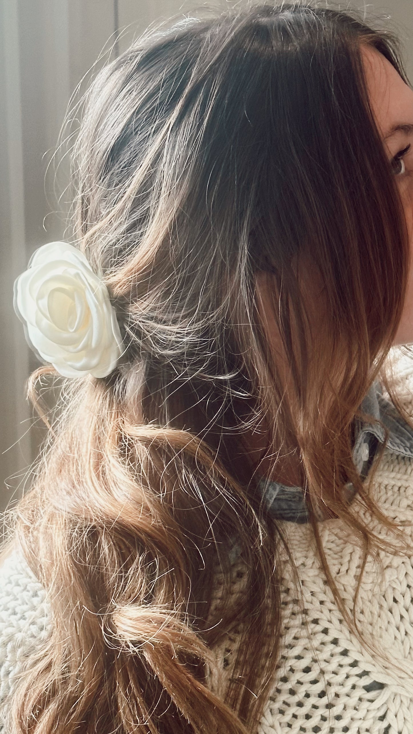 SILK FLOWER HAIR CLIP (white)